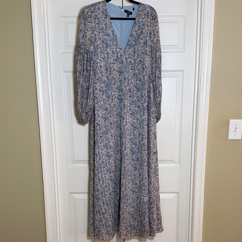 Lulu’s Floral V-Neck Long Sleeve Maxi Dress in Blue- Small